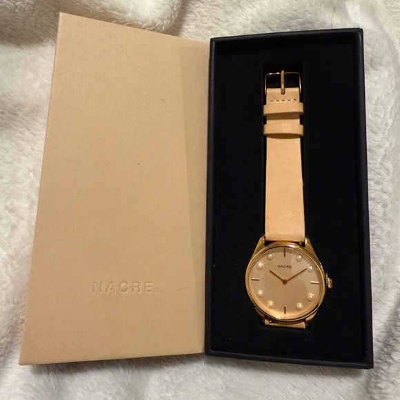 Nacre Women’s Tan Leather Watch NWT Minimalist Pearl Dial Italian Strap - Picture 4 of 7